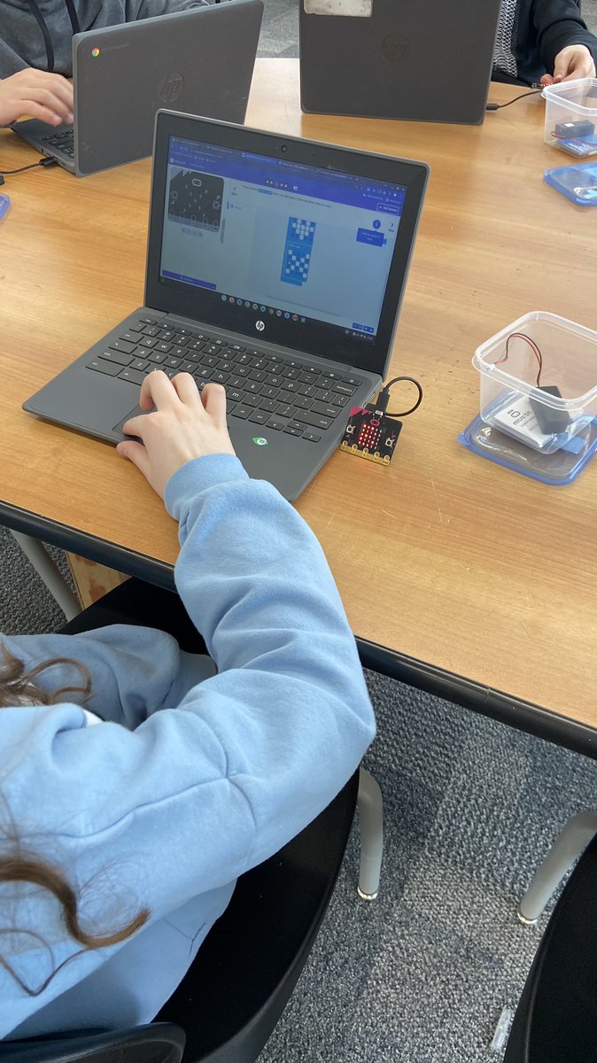 Lauren Velez tweet media