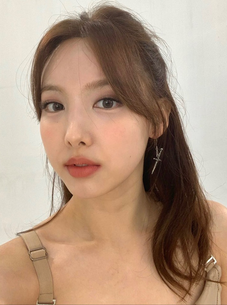 nynfile's tweet photo. nayeon is the prettiest https://t.co/e5N0zQ40Gu