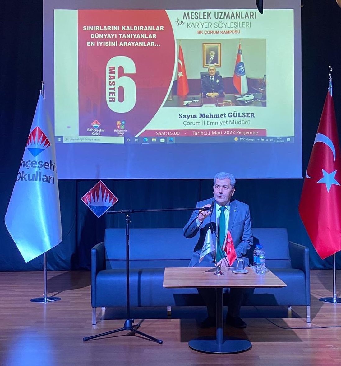 bk_corum's tweet photo. Çorum İl Emniyet Müdürü Sn.Mehmet Gülser, MASTER6 Eğitim Modeli Meslek Uzmanları ile “Kariyer Söyleşileri” kapsamında okulumuz öğrencileri ile keyifli bir söyleşi gerçekleştirdi.Söyleşi sonunda Kampüs Müdürümüz Yasin Haboğlu tarafından İl Emniyet Müdürümüze plaket takdimi yapıldı https://t.co/Xo5WhapJZE