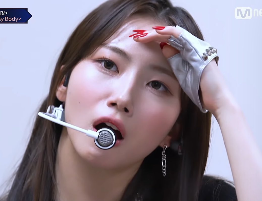 youngeunluvr's tweet photo. She's back! More of Youngeun's reaction this q2 lmao. Will try to watch the ep when I get free time 🤧 Youngeun is so pretty, though! 

YOUNGEUN QUEENDOM #YOUNGEUN #서영은 #ヨンウン https://t.co/1YOSYMlciP