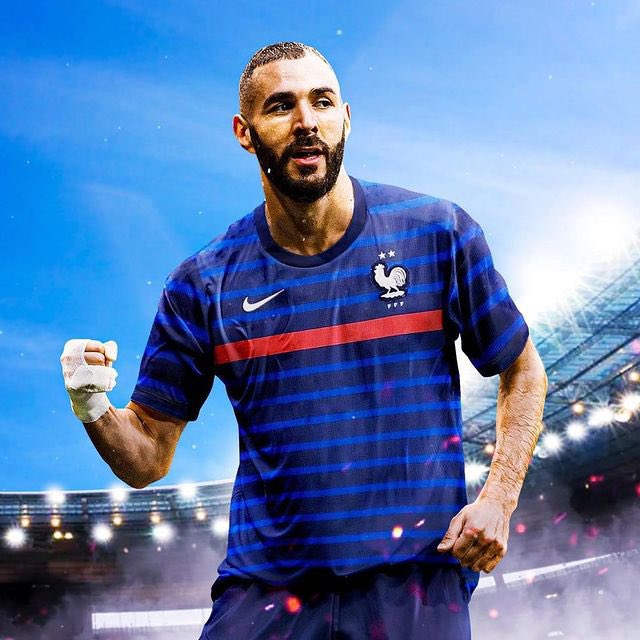 QTNSorare's tweet photo. 🎁 CONCOURS MAILLOT 🎁 

Gagne le maillot 👕 de ton choix !

Pour participer :

✅ RT ce tweet 
✅ Follow @fifamaillot25 &amp; @QTN_11 

🗳️ TAS dans 7 jours, le 07/04 ! 

⚠️ PS : Vous avez -10% sur leur boutique avec le code « QTN » sur https://t.co/tXvGBim5Vv

#Concours #Giveaway https://t.co/TdSbwWz4d6