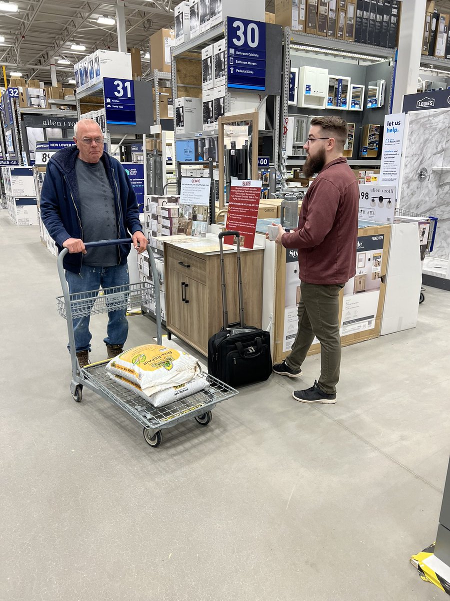 Lowes2263's tweet photo. Great day for some Rebath training! Thank you Justin for coming in and talking. #rebath @TweetUsR30 @DANIEL12520802 @CastagnaMike1 https://t.co/tO7bN0RtpS
