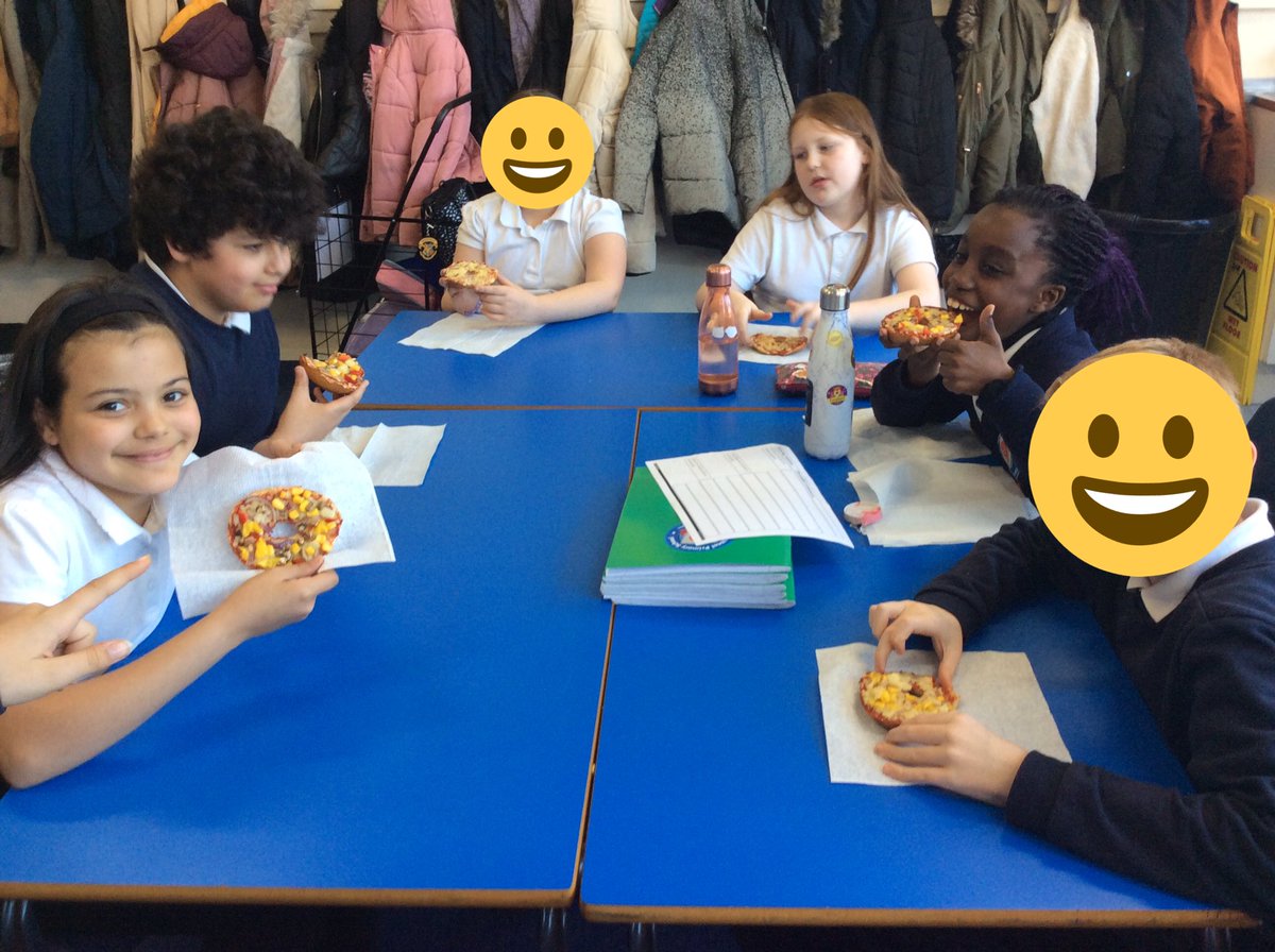 5A have been busy this afternoon making their own vegetarian pizza’s. They got a thumbs up from us 👍. #delicous #pizzabagels <a href="/paganelschool/">Paganel Primary</a>