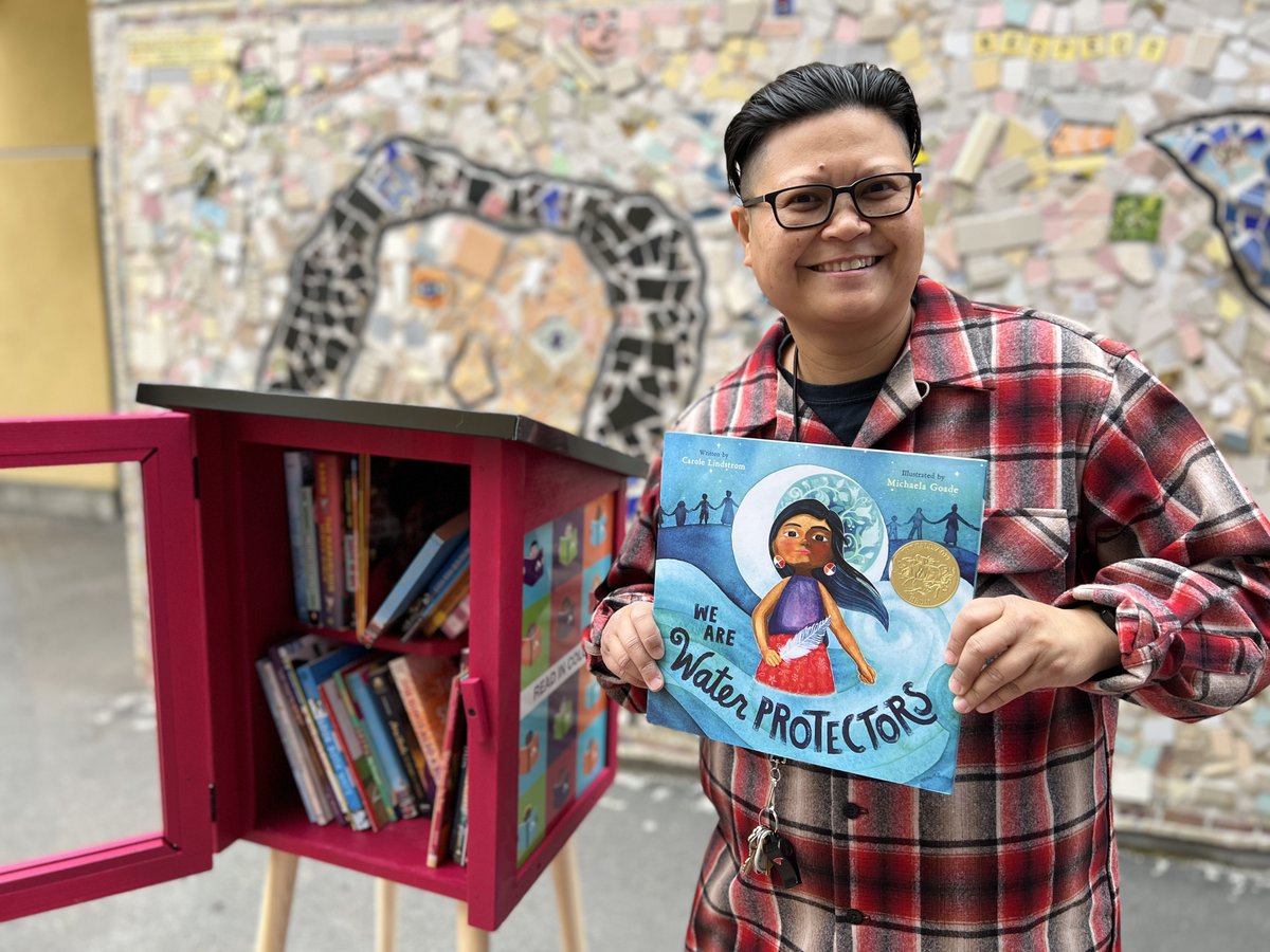 LtlFreeLibrary's tweet photo. Today our #ReadInColor diverse-books initiative launched in the Bay Area! 🎉🎉 Steward Catherine Calimquin says, "The Little Free Library is going to be a great resource for our students ... the more books, the better, as it supports literacy." Learn more: https://t.co/mMGyD32iFk https://t.co/kbt0rNdmjY