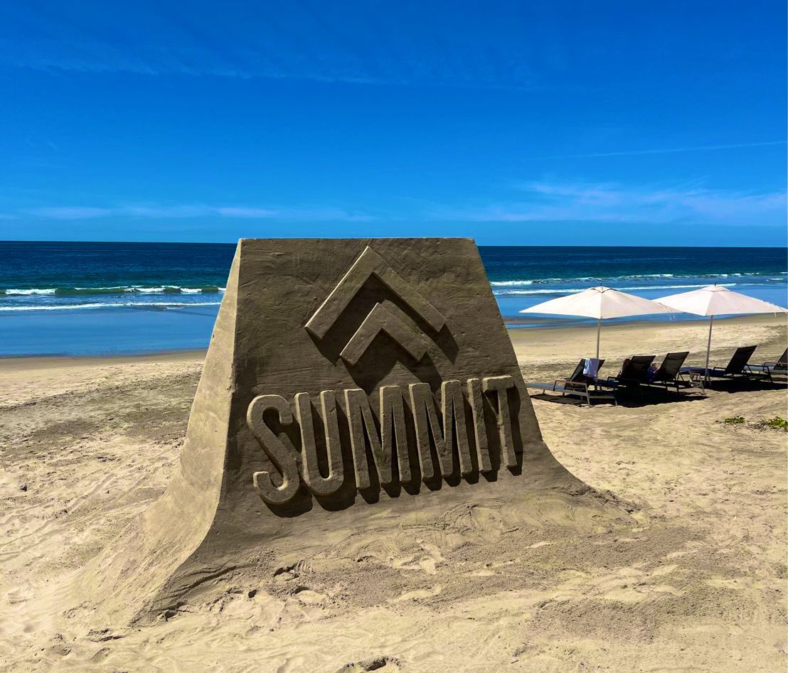RyanDetrick's tweet photo. A fun few days at #LPLSummit with our Advisors!
@ShaneBattier as the keynote speaker was a definite highlight. https://t.co/8y3XL1gRmO
