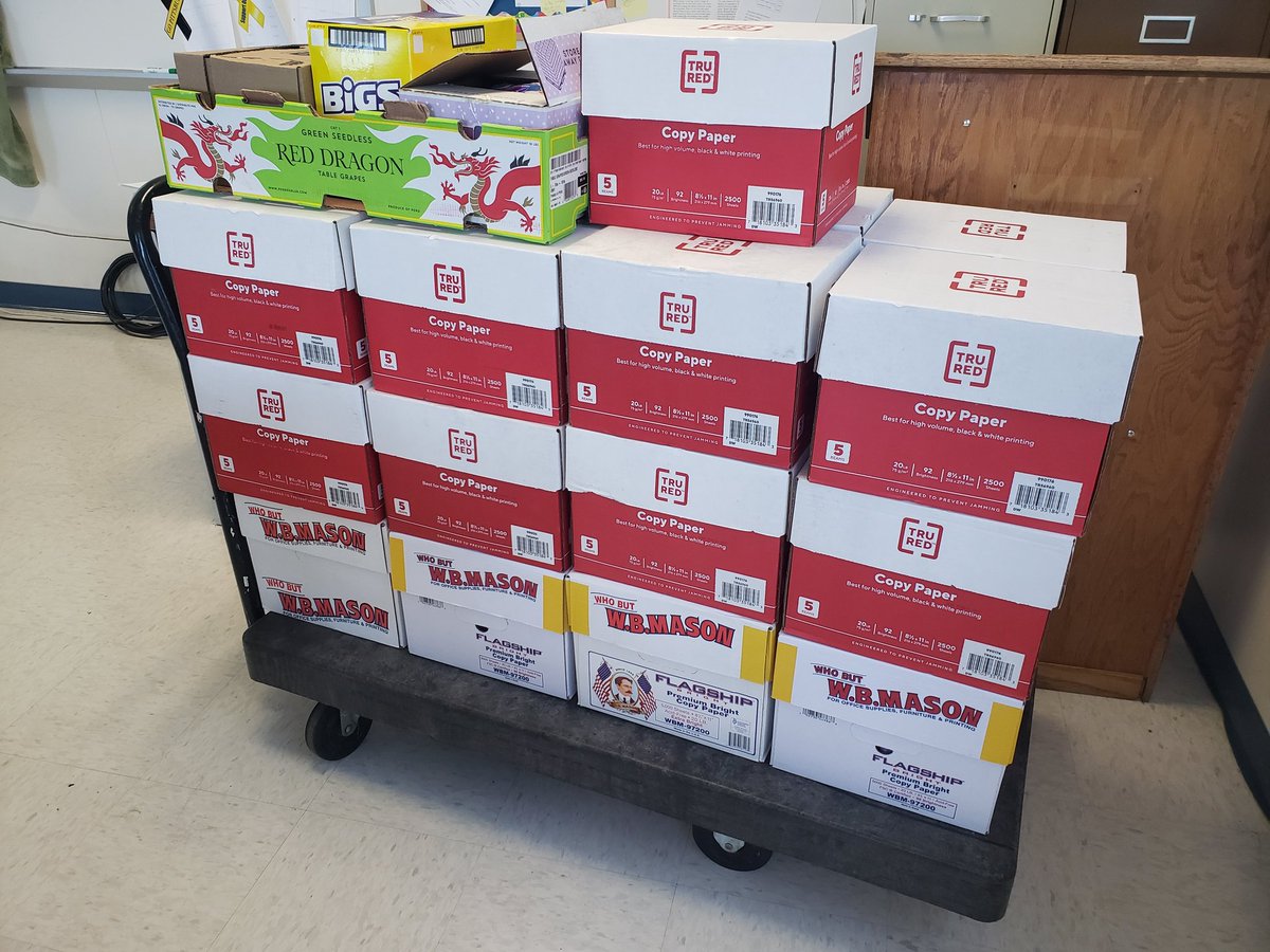 HamiltonSusi's tweet photo. @McGuffeyHS students donated snacks for our soldiers serving overseas. These boxes of jelly beans, jerky, and sunflower seeds will be dropped today and mailed this week! #jellybeansforthetroops https://t.co/wEuW7tQOC6