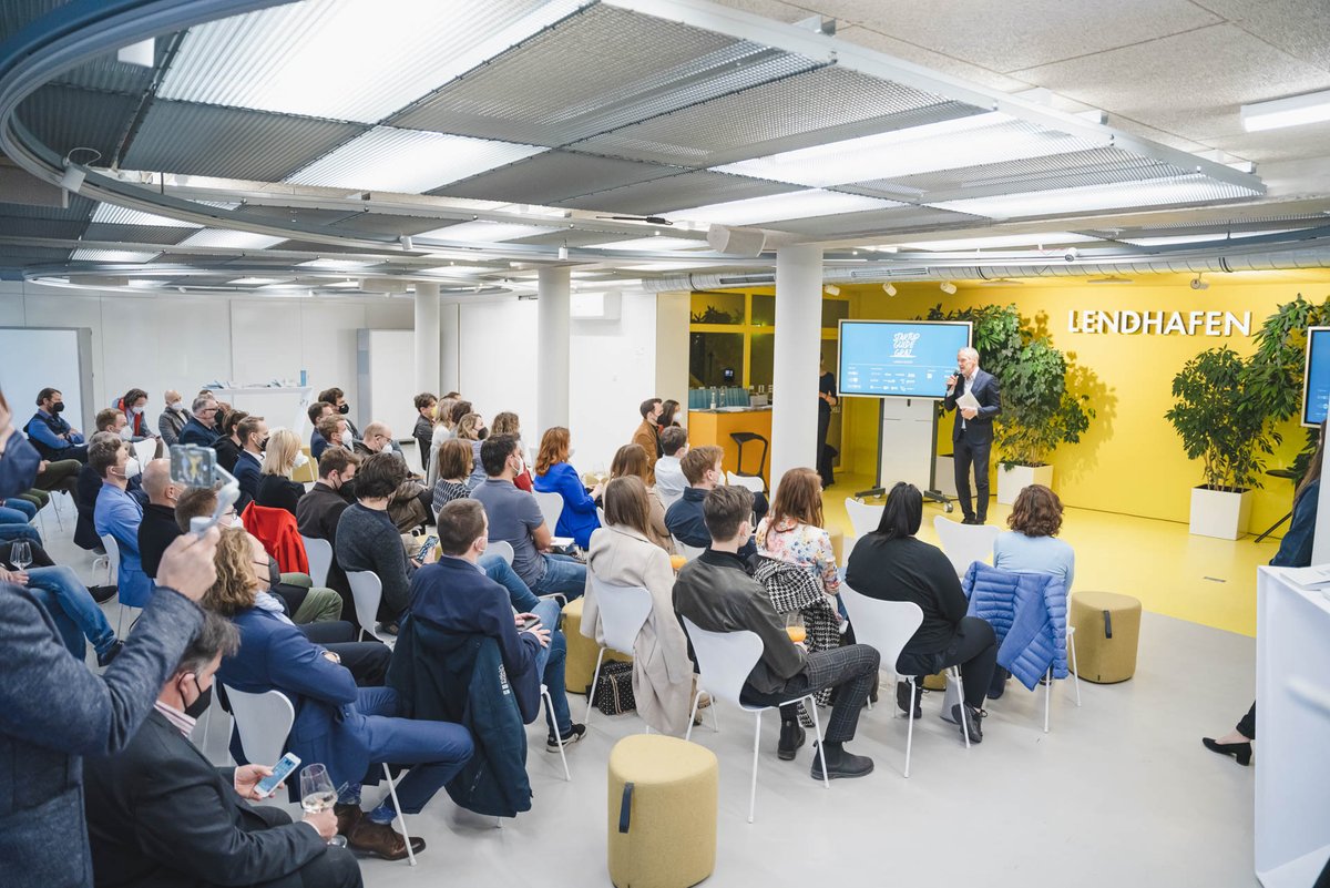 Startup Guide Graz is officially out! 🚀 Thank you to everyone who made this project happen and who managed to join yesterday's launch event. You can get your copy of the book here: bit.ly/3uGdmpr
