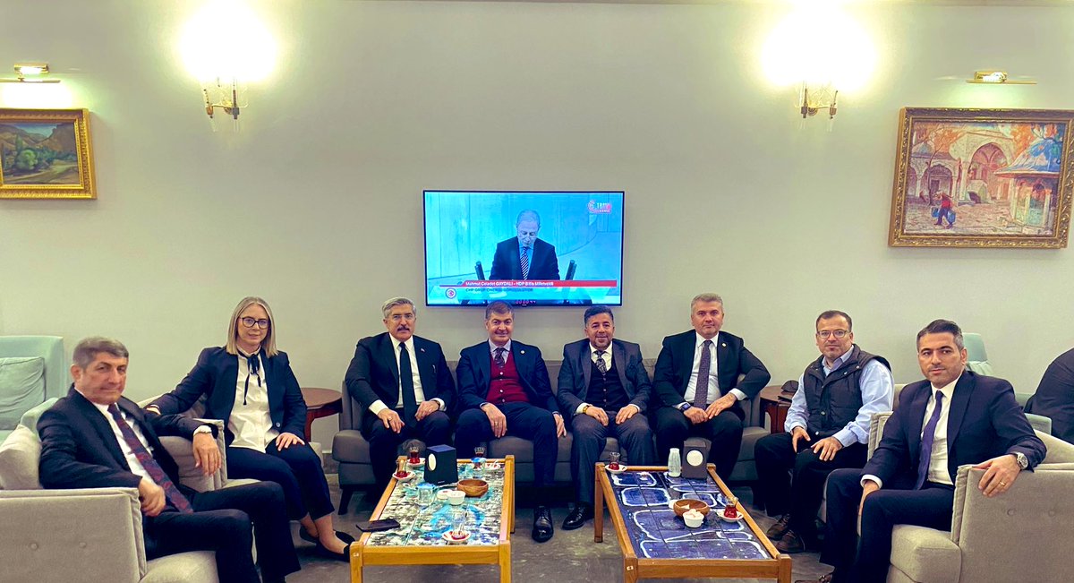 #TBMM kulisinde @CeydaBC47, <a href="/CengizDMRKY47/">Cengiz Demirkaya</a> ve <a href="/MustafaCanbey/">Dr. Mustafa Canbey</a> Vekillerimizle;  Mardin Gazeteciler Cemiyeti Başkanı <a href="/UrunduKadir/">Kadir Üründü</a> ve  <a href="/Mardinlife/">MardinLife</a> GYY <a href="/nezirgunes/">Nezir Güneş</a> kardeşlerimi misafir ettik.

Kadim şehir #Mardin’in turizm ve kültürü ile yemekleri üzerine nitelikli bir sohbet yaptık🇹🇷