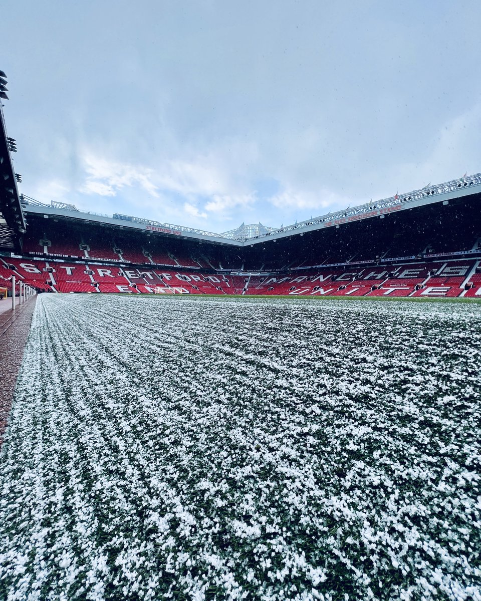 ManUtd's tweet photo. W̶i̶n̶t̶e̶r̶ Spring season at Old Trafford 🥶😅

#MUFC https://t.co/KIbzwr8awe