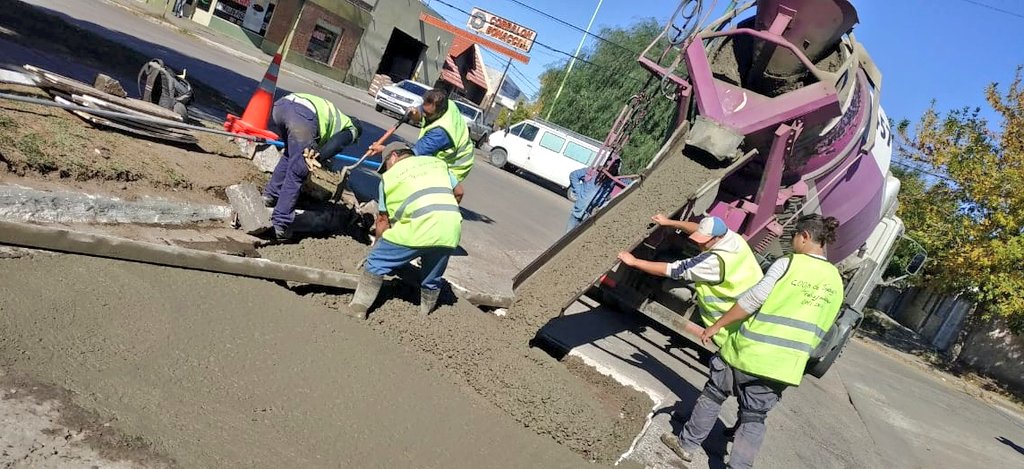 seguridadmbb's tweet photo. 🚜En la jornada de hoy se realizaron trabajos de hormigonado en Remedios de Escalada y 3 de Febrero

✅Readecuación de rampas de accesibilidad en Belgrano y Corrientes 

🚧Apertura de paños en Bolivia y Roca

👷🏽Las tareas son llevadas a cabo por personal  de Mantenimiento Vial https://t.co/EK1Gq7fTHS