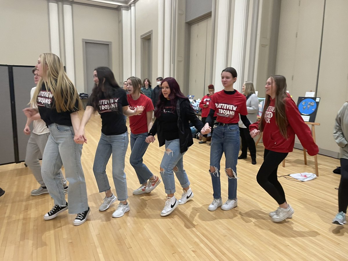 Sra_Ehrke's tweet image. #español3 &amp;amp; #español4 @Platteview_HS have got moves 👀🙌🏽