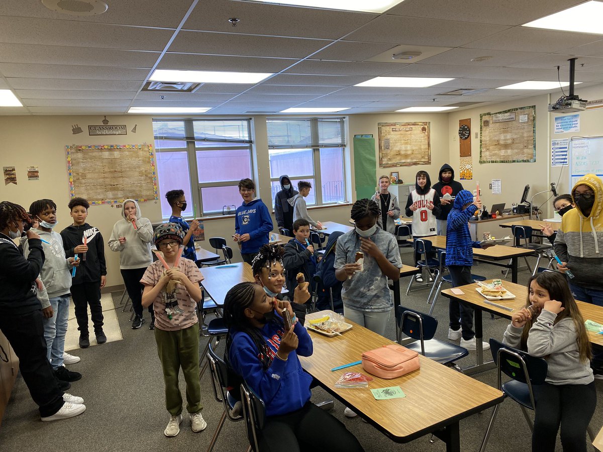 WebushisHistory's tweet photo. So proud of these amazing 6B students!!!  @BuffettMagnet https://t.co/fXNRqv4kMY