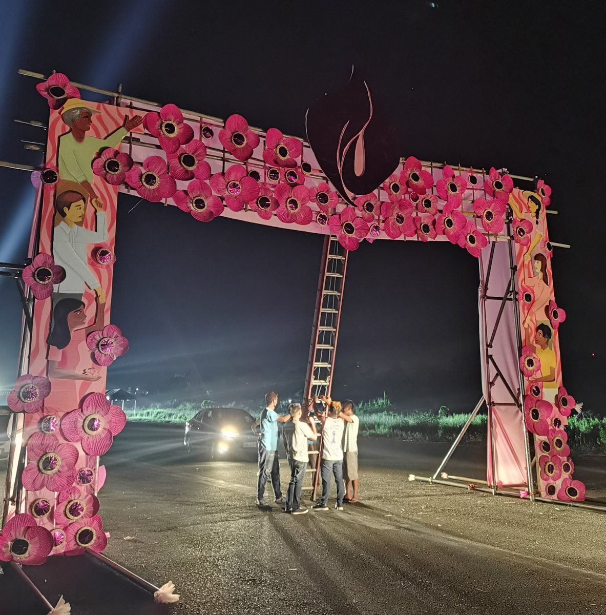 cededream's tweet photo. The Bohol Grand Rally entrance arch as of Mar 31, 11 PM. This is purely funded and made by volunteers.

#BoholIsPink
#TarSUREkangLeniKiko
#BohoLeniKo
#DilaabBohol https://t.co/uvCDe6rzL3