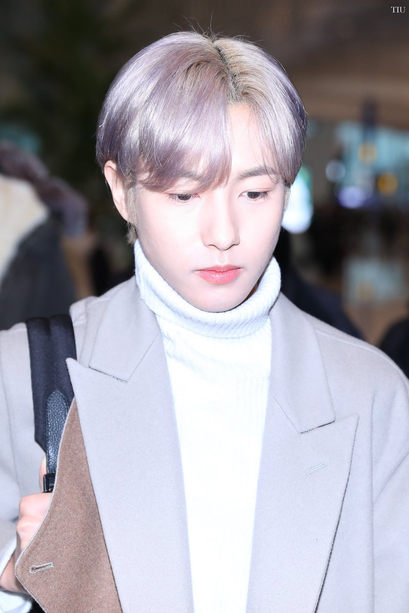 ya00nga's tweet photo. 만우절 은발 런쥔이는 다 레전드를 남겨 https://t.co/MP2ARf1P1W