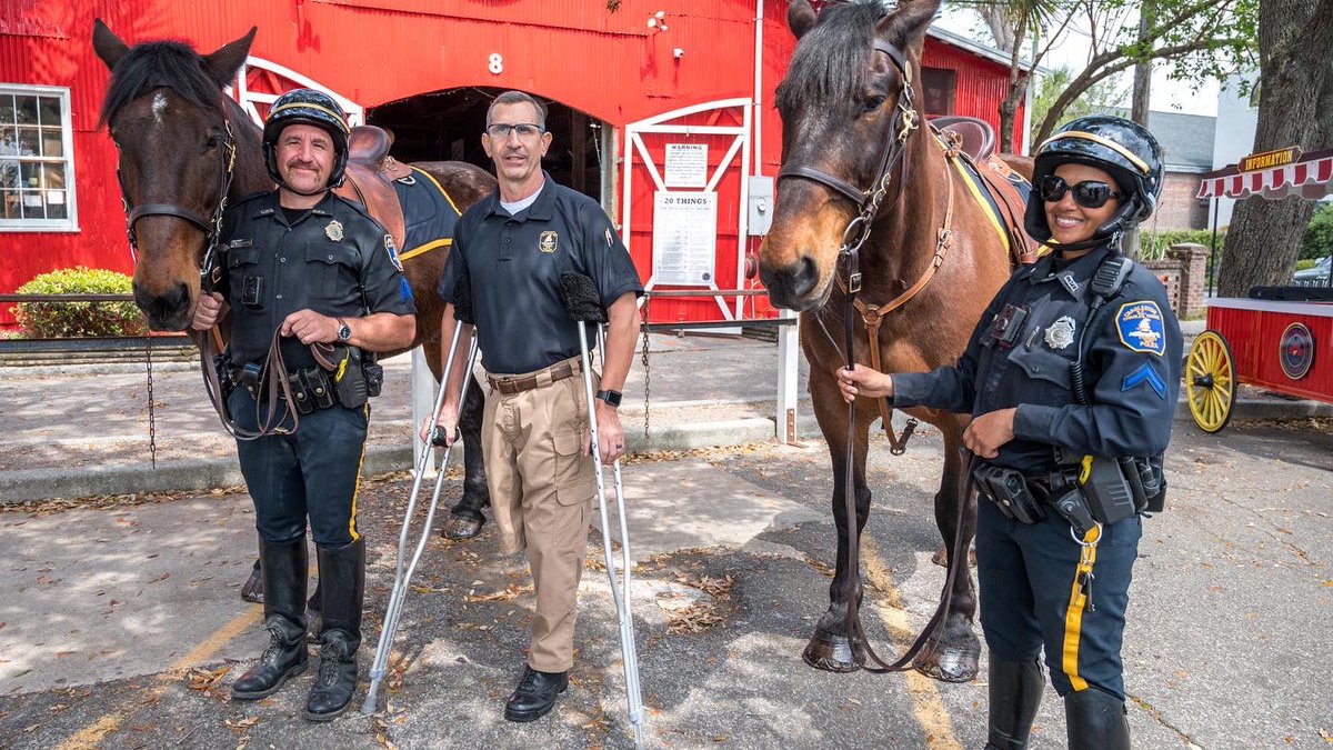 CharlestonPD's tweet photo. We’re happy to announce the return of our Mounted Patrol Unit! The Charleston Police Department is collaborating with Palmetto Carriage Works, the Charleston Downtown Alliance and @ExploreCHS to bring back the Mounted Patrol Unit. https://t.co/fXAQfmLx2n