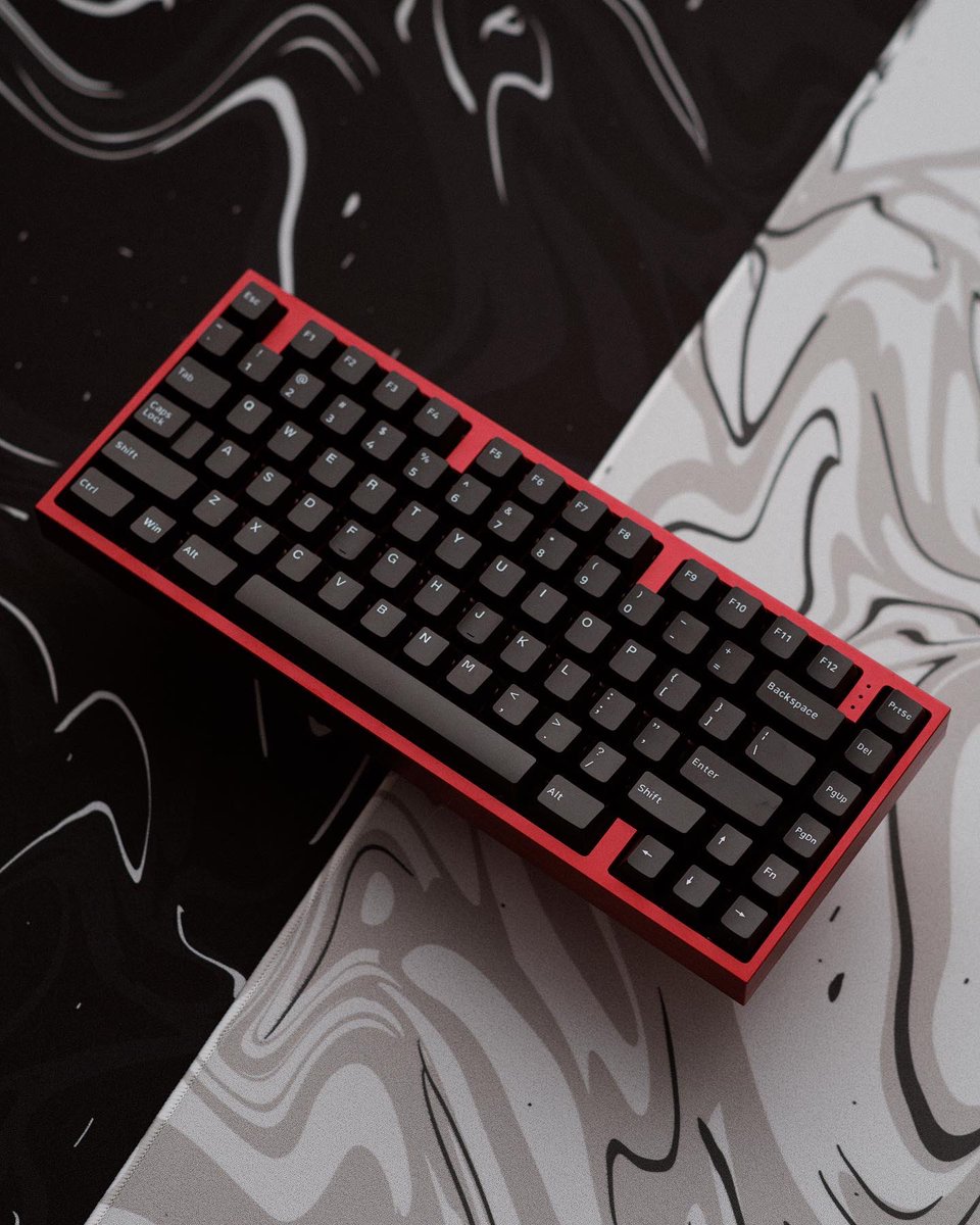 taehatypes's tweet photo. There's a new vendor in town, check out @AgileShopCo for some awesome deskmats and affordable keycaps! 

Got to try out their Marble Liquid deskmats and loved the design and slightly textured feel. #ad https://t.co/7w1Uw03Nsk