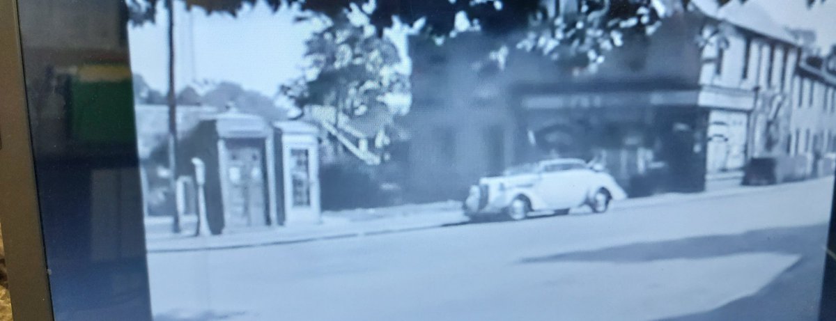 thegeekinside71's tweet photo. Sitting here watching a movie π¬ called An English Ghost Story with Valentine Dyall and look who showed up. A tardis! I wonder what Doctor? π€ #classichorror #DoctorWho #tardis #PopCultureReference https://t.co/r2rEskT8Ja