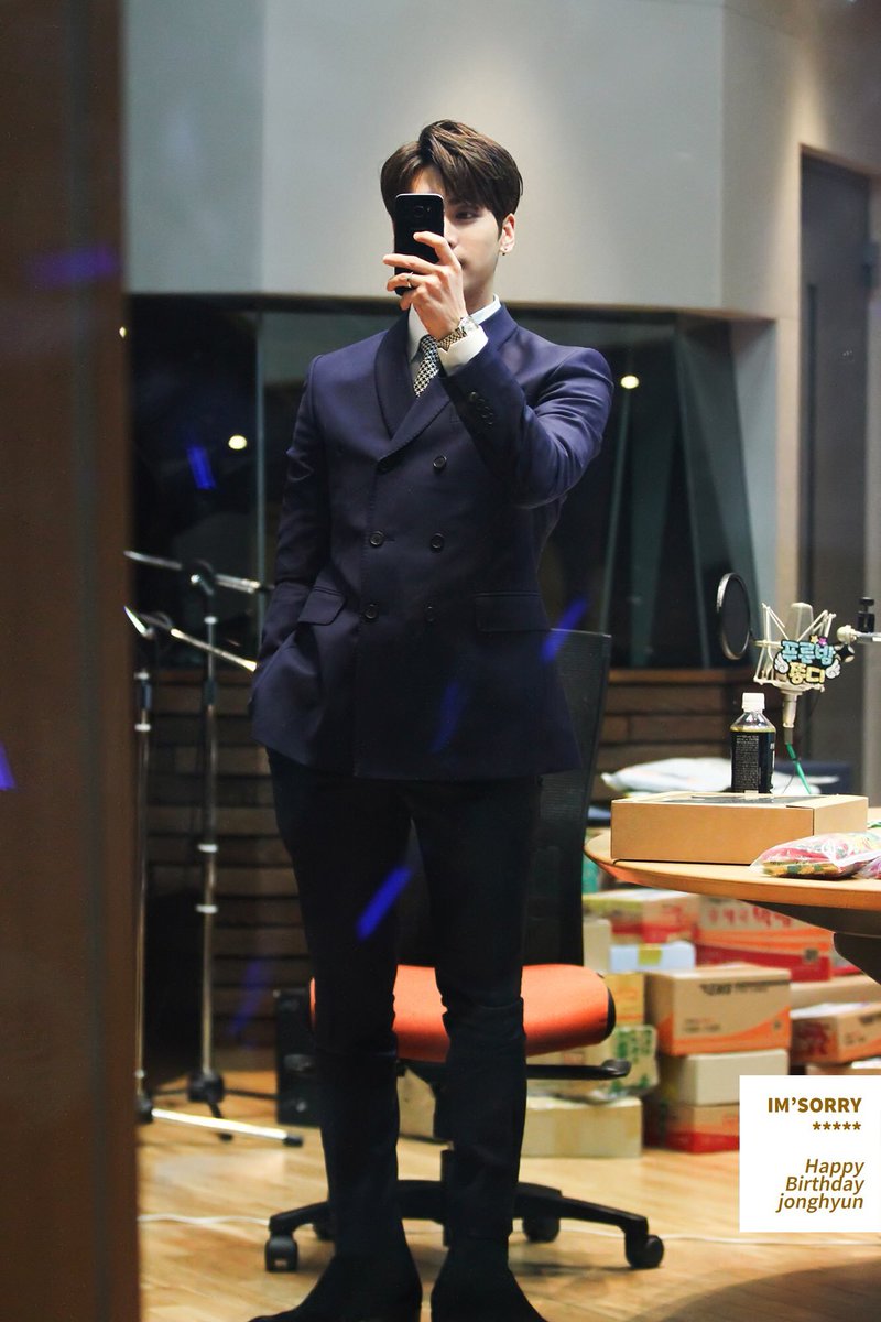 hourlyjonghyun's tweet photo. #Jonghyun #종현 @SHINee https://t.co/iWS9soBly1