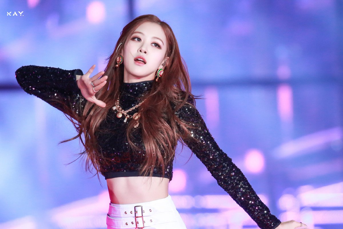 SaintRosie1997's tweet photo. 中国奥运冠军汪顺站子发的愚人节图
WE LOVE YOU ROSÉ 
블랙핑크 로제 #ROSÉ #로제
cr微博：intantaneity•wangshun https://t.co/qEXdbcBuQL