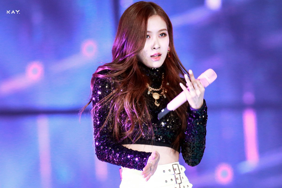 SaintRosie1997's tweet photo. 中国奥运冠军汪顺站子发的愚人节图
WE LOVE YOU ROSÉ 
블랙핑크 로제 #ROSÉ #로제
cr微博：intantaneity•wangshun https://t.co/qEXdbcBuQL