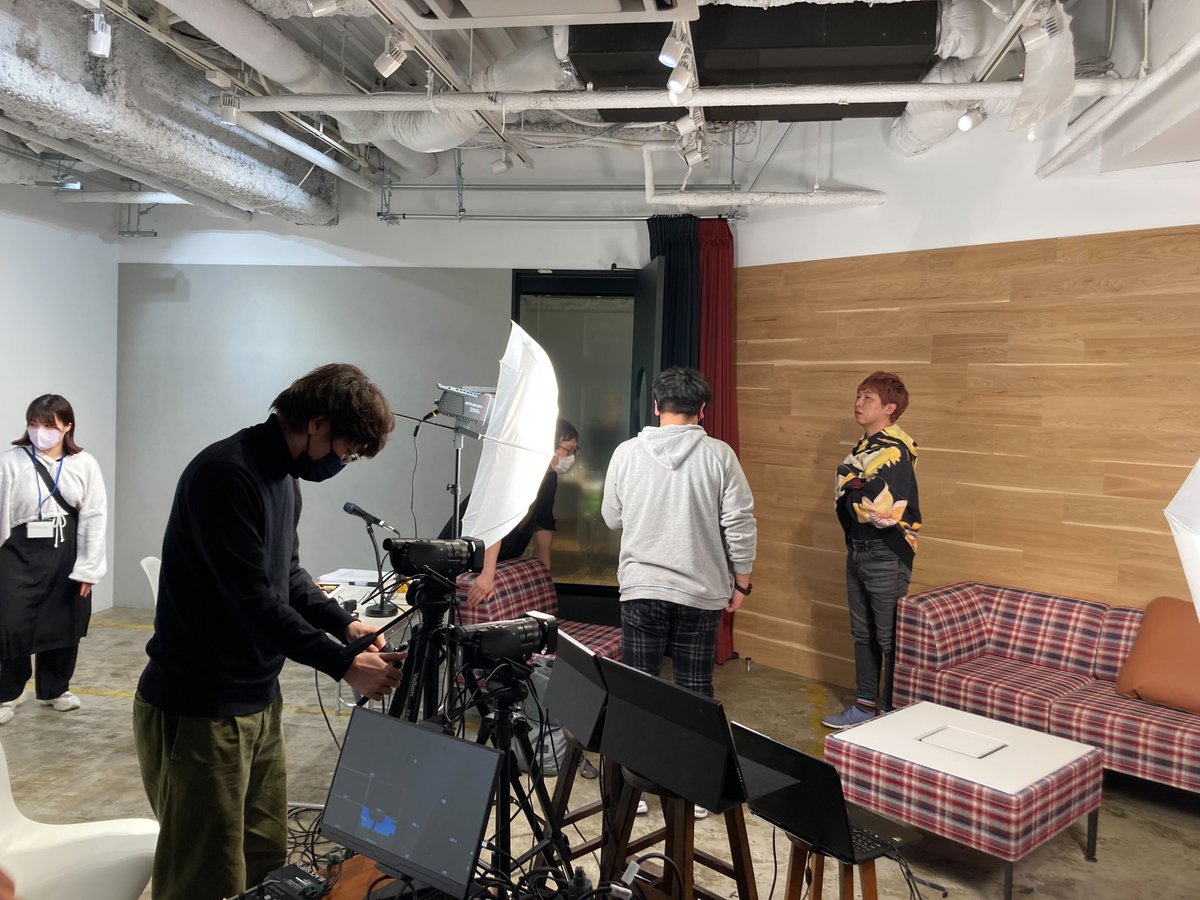 Behind-scene of Tachibana san's #XANA #Metaverse Meetup event👀!

🎥2 x cameras for Zoom and Metaverse streaming
🖥3 x monitors for metaverse view, live gameplay, and comments.
🗣1 x translator.

Impressed that 🇯🇵 streaming team was so professional🤩

#IDO $XETA #MetaverseNFT