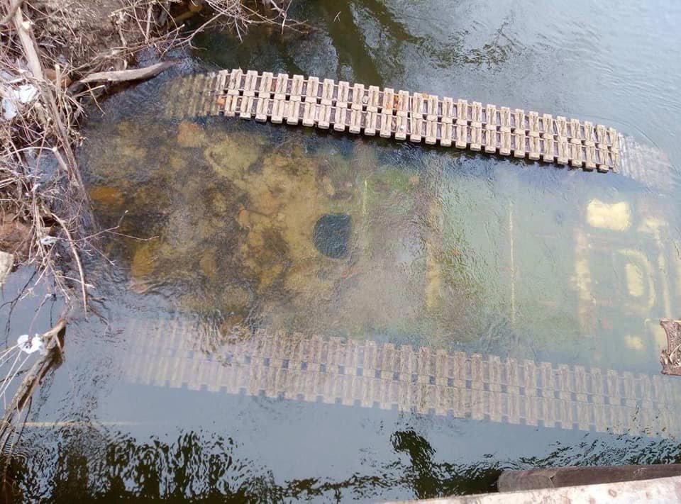 [情報] 烏克蘭打撈滅頂的俄軍T-72B3上岸