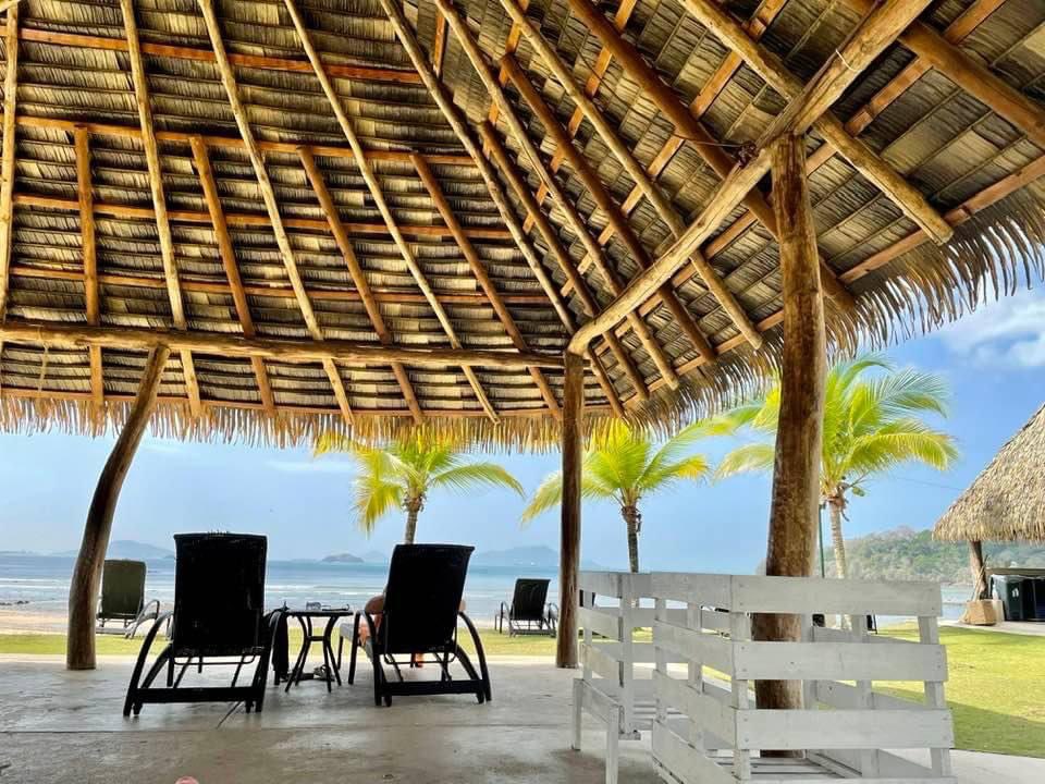 Melaniejlee78's tweet photo. What snow? #shadebathing #panama https://t.co/16D80AQbxT