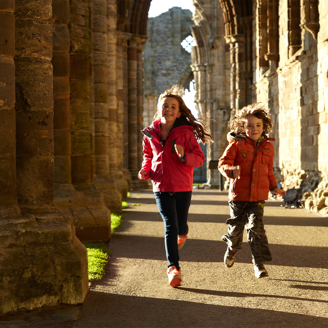 On Saturday our Easter Quest begins! Search the abbey grounds for clues and be rewarded with a chocolate treat - yum! 🍫

Plan your visit: bit.ly/whitby-easter-…