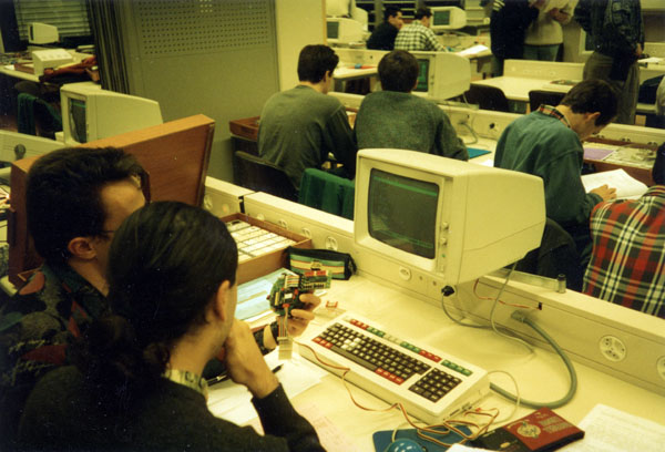 TIL about personal computers "Smaky" from Switzerland, which existed from the late 70s into the 90s!
There's barely anything written about them on the non-Swiss internet.
en.wikipedia.org/wiki/Smaky