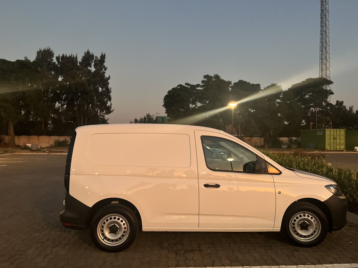 mtura712's tweet photo. The #NewVolkswagenCaddy Cargo will have stellies on wheels and non-body colour handles,bumpers and closed up loading bay @VolkswagenSA @VWSAnews #NewCaddy https://t.co/Z7526BXydg