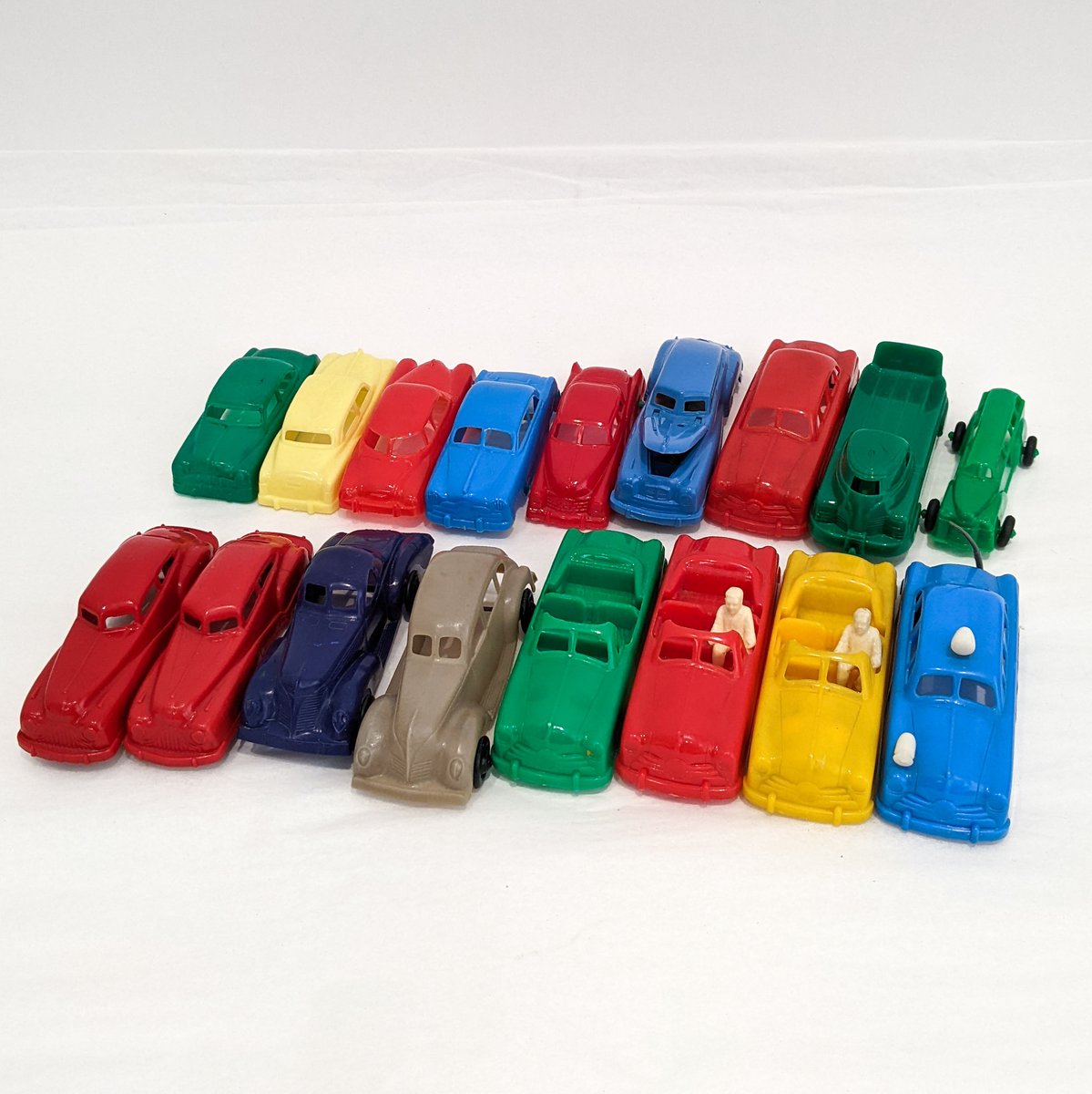 AntiqueToyQuest's tweet photo. Vintage plastic car grab-bags, $10 each. Manufacturers include Ideal, Thomas, Lido, Renwal, Hubley, Lapin, Hasbro, Keystone, Plasticville, Banner, Gilmark, and more.
More available on our website! https://t.co/pKB3lLDaun
#vintagetoys #plastictoys #vintageplastics #vintagetoycars https://t.co/q51RsRlVDW