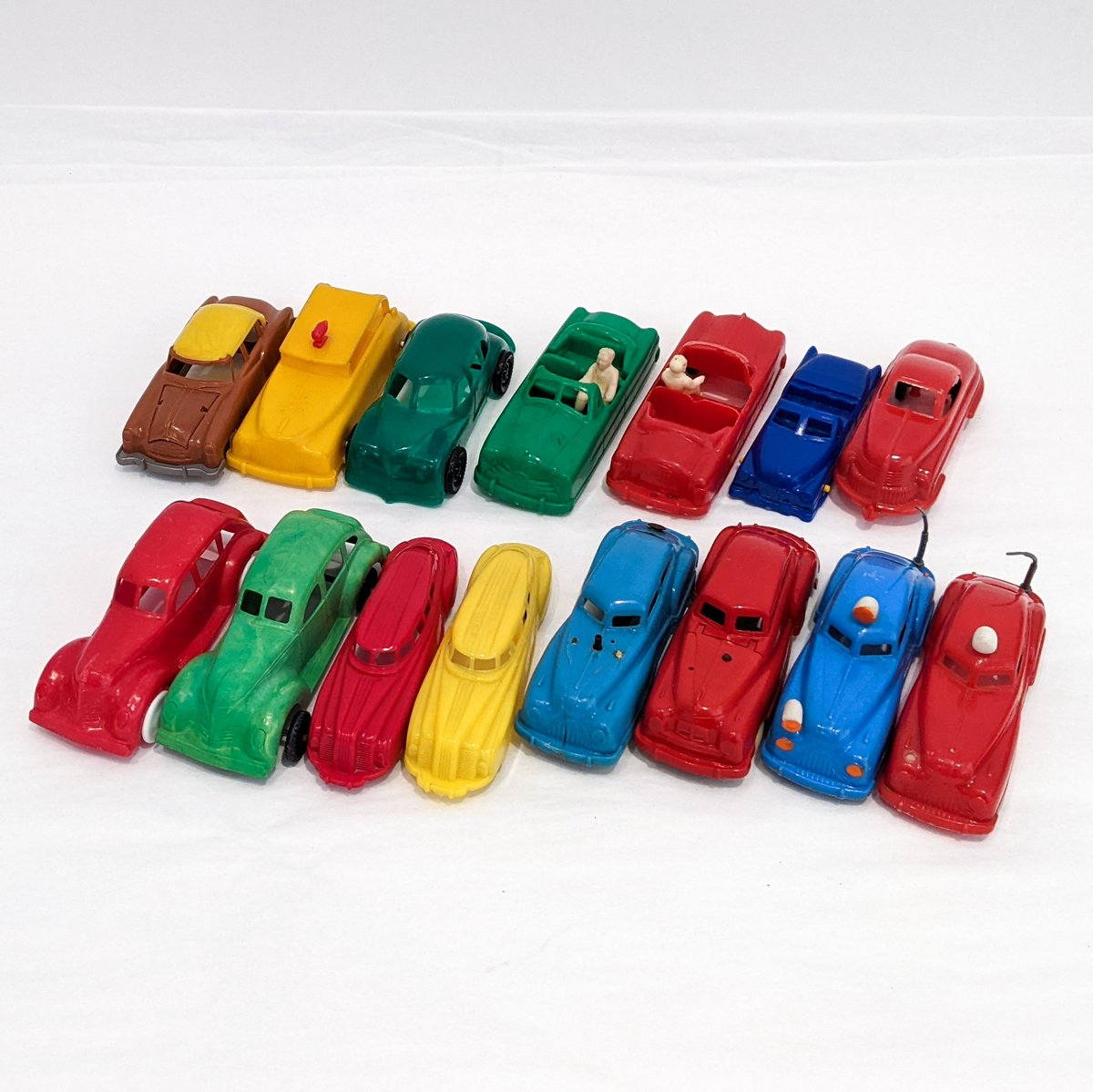 AntiqueToyQuest's tweet photo. Vintage plastic car grab-bags, $10 each. Manufacturers include Ideal, Thomas, Lido, Renwal, Hubley, Lapin, Hasbro, Keystone, Plasticville, Banner, Gilmark, and more.
More available on our website! https://t.co/pKB3lLDaun
#vintagetoys #plastictoys #vintageplastics #vintagetoycars https://t.co/q51RsRlVDW