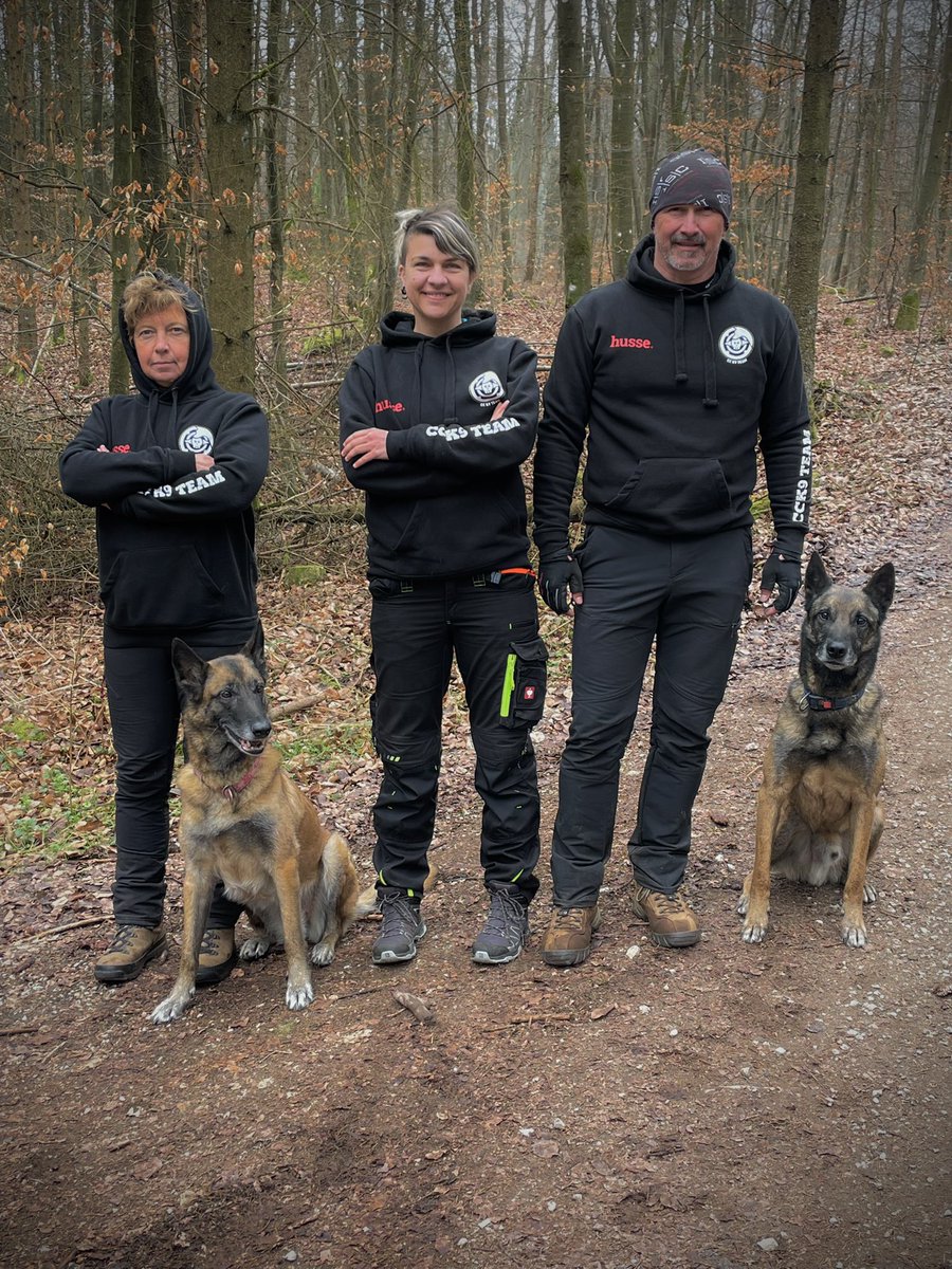 ChrisNikolic4's tweet photo. Great work means great team work. Team work means everyone does his job the way they are supposed to. Both #dogs and us. And when you have great team it is just fun time. 
🤘🏻😎
w/ @andrea_pintar @vedrana_glavas @cck9team #cadaver #detection #K9 https://t.co/tbR59Nn6AK