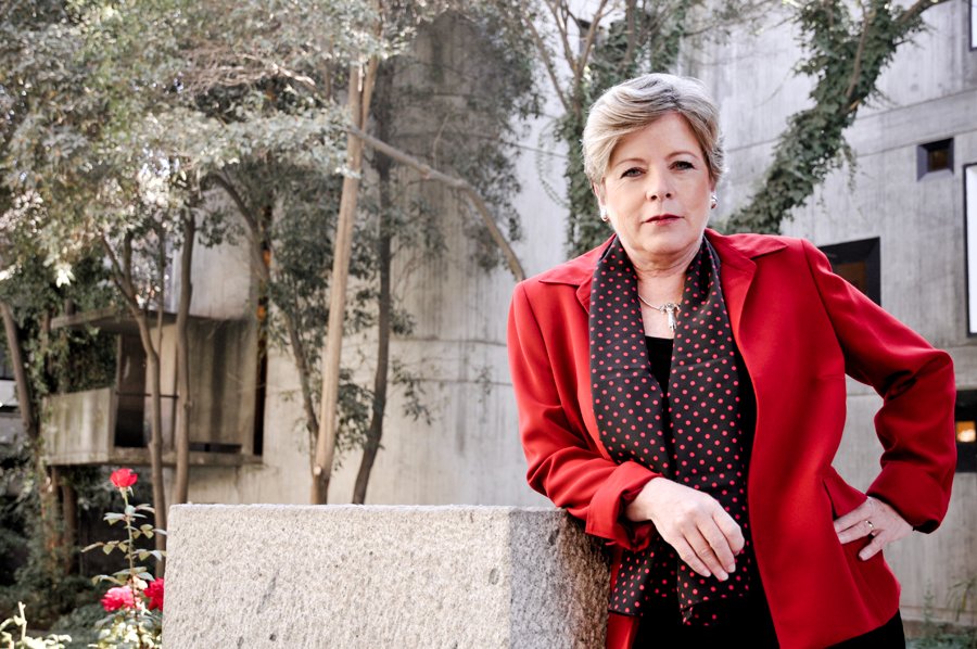 cepal_onu's tweet photo. La diplomática mexicana @aliciabarcena concluyó hoy su mandato como Secretaria Ejecutiva de #CEPAL, luego de casi 14 años de gestión marcados por la impronta de la #igualdad y su incidencia clave en el proceso de desarrollo de los países.
Lee más detalles: https://t.co/kJ2vU5k4az https://t.co/R9QH7UB4QO