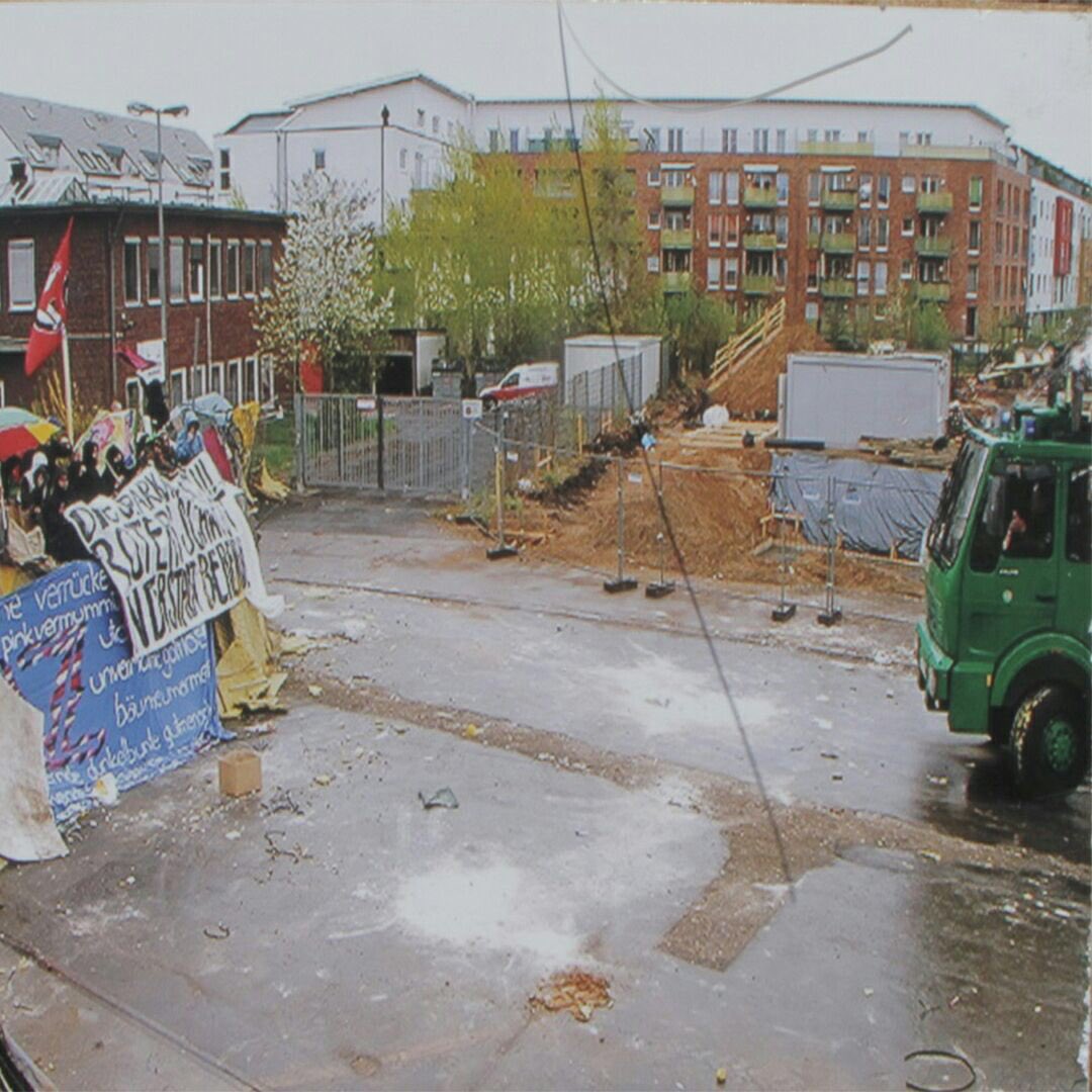unsersquat's tweet photo. Heute vor 11 Jahren:
KEINE #Räumung vom #AZ #Köln.
#AZKöln #KeinTagOhne #wirbleibenalle #keintagohne #rabaz #gekommenumzubleiben #k3103 https://t.co/bC3BK2WPMR