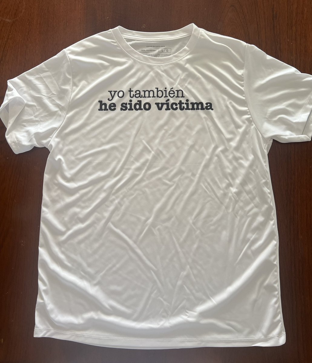 Plisanka's tweet photo. Recuerden que estoy regalando camisetas para ir a votar el domingo! Quedan muy pocas! RT please 🙏🏻 
Y las que ya la tienen no olviden mandarme sus fotos el domingo. Qué emoción!!! #juntasvenceremos #JuntasSomosMasFuertes #noeschiste https://t.co/bMNRqJUvjd