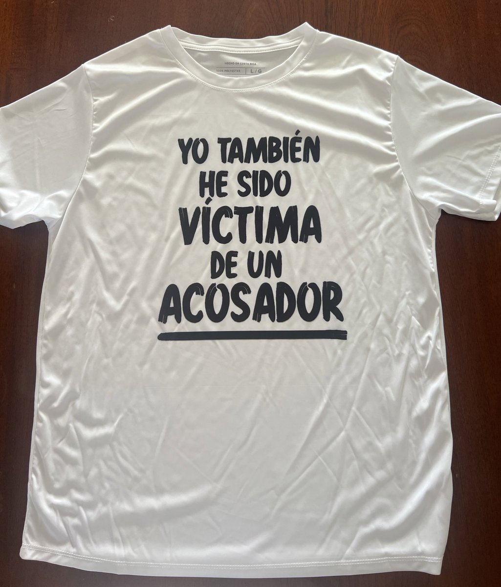 Plisanka's tweet photo. Recuerden que estoy regalando camisetas para ir a votar el domingo! Quedan muy pocas! RT please 🙏🏻 
Y las que ya la tienen no olviden mandarme sus fotos el domingo. Qué emoción!!! #juntasvenceremos #JuntasSomosMasFuertes #noeschiste https://t.co/bMNRqJUvjd