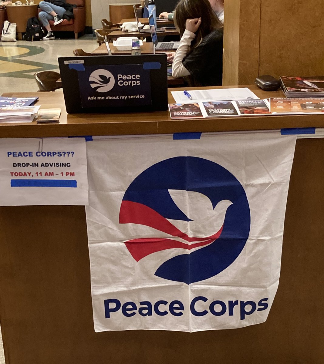 #BadgerPeaceCorp
The Roving Campus Recruiter is at the Memorial Union outside the #Rathskellar. Drop in for answers to your Peace Corps questions NOW until 1 pm.