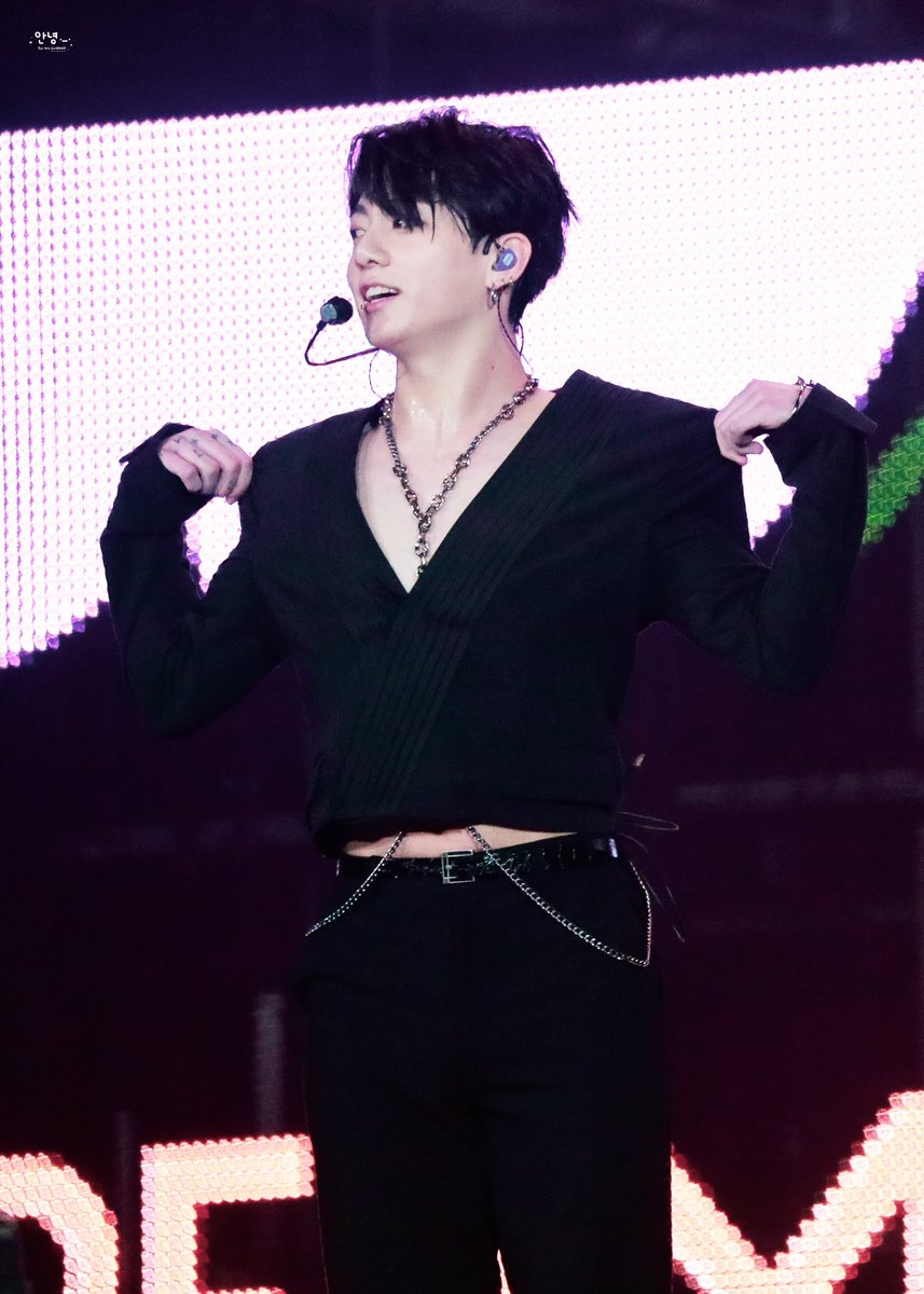 Hi__1997_'s tweet photo. 220313 PTD SEOUL HD 
🥹🥹
#AprilFoolsDay 
#전정국 #정국 #JUNGKOOK #JK #방탄소년단      #BTS https://t.co/ZKrjdlrZ31