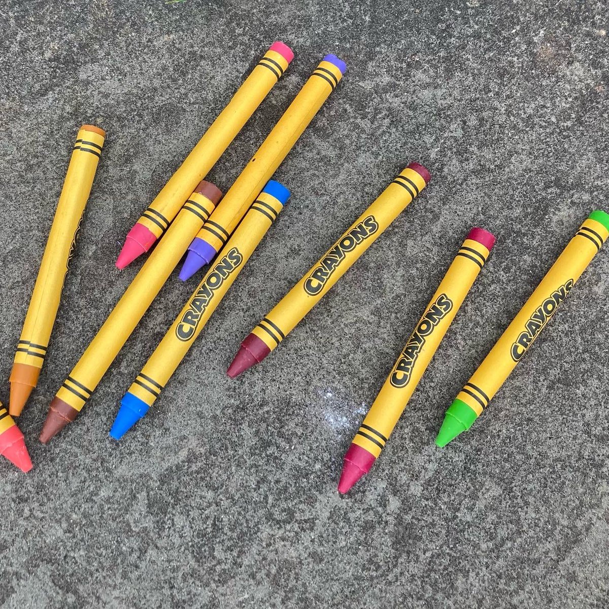 CollieCrusader's tweet photo. ๐ Happy Crayon ๐ Day!
Just #ColorMeHappy on #NationalCrayonDay ๐
We think ๐ค sidewalk chalk should count as a type of ๐ crayon!
#crayonday #colorfulme #colorfulscarf ๐งฃ #colorfulcollie #roughcollie #collie #crayons https://t.co/khVRp6BbDH