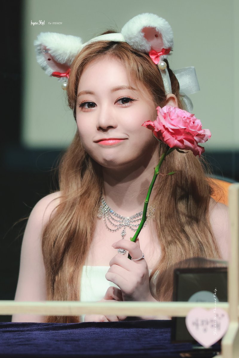 hyew_36pt's tweet image. &quot;우리 친구 하자&quot;(*´艸`*)
#보라 #Bora #체리블렛 #CherryBullet