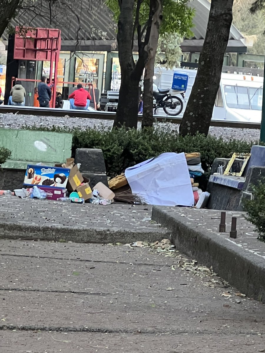 RaKsHa81's tweet photo. @AzcapotzalcoMx Asi el parque de av. maestros entre alheli y clavel, col. nva. sta. ma.; con gente en situación de calle drogándose y generando basura e inseguridad ☹️☹️ https://t.co/wrD7EysA6y