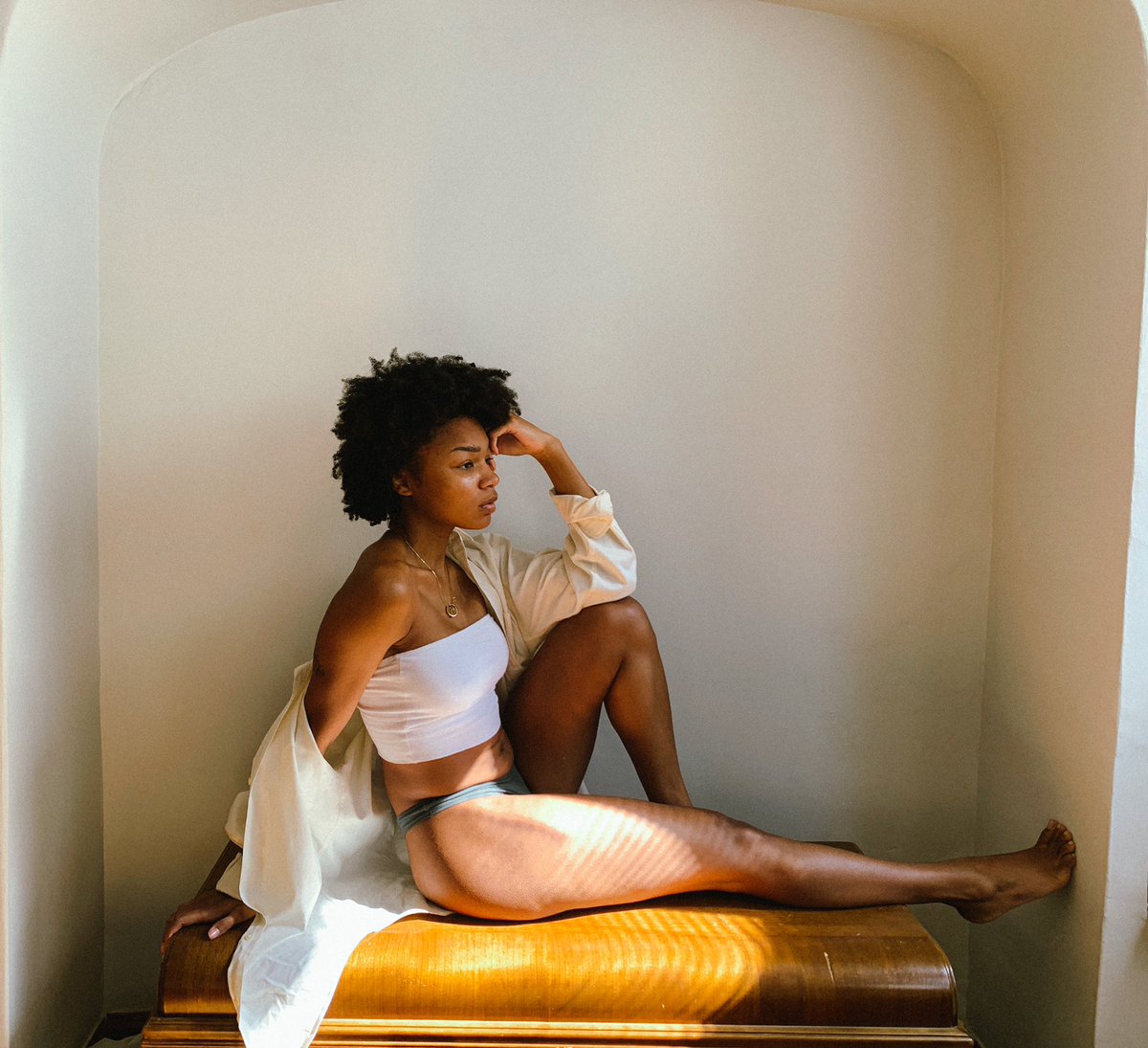 lalaamorena1's tweet image. When inspired, create ✨

Self shoot series. #selfshoot #photoshoot #createathome #blackmodel #model #chicagocreative