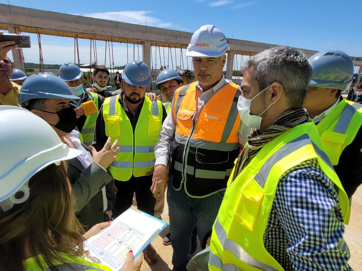 ArnoldoWiens's tweet image. HOSPITAL CORONEL OVIEDO | Recorrido del Presidente @MaritoAbdo y el Ministro Borba @msaludpy en el area de construcción del Gran Hospital de Coronel Oviedo esta mañana @mopcparaguay