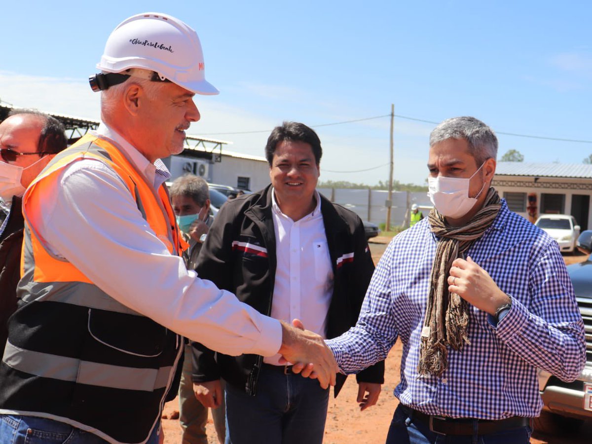 ArnoldoWiens's tweet image. HOSPITAL CORONEL OVIEDO | Recorrido del Presidente @MaritoAbdo y el Ministro Borba @msaludpy en el area de construcción del Gran Hospital de Coronel Oviedo esta mañana @mopcparaguay