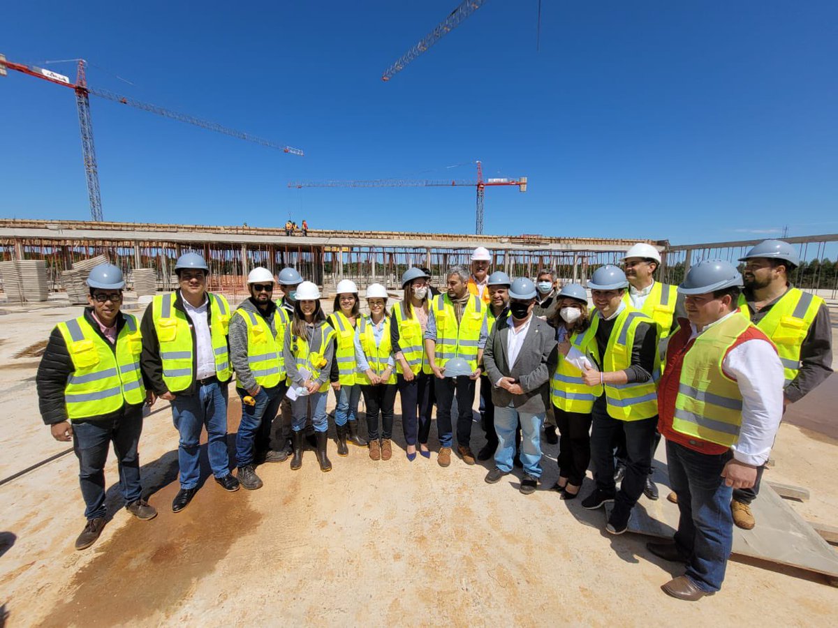ArnoldoWiens's tweet image. HOSPITAL CORONEL OVIEDO | Recorrido del Presidente @MaritoAbdo y el Ministro Borba @msaludpy en el area de construcción del Gran Hospital de Coronel Oviedo esta mañana @mopcparaguay