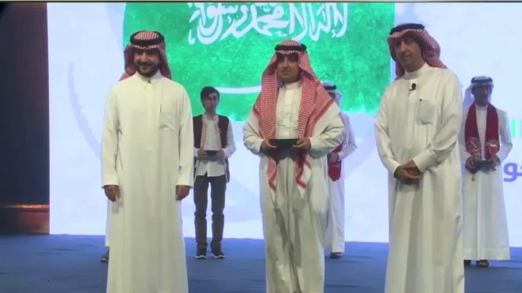 حقق الطالب عمر بن عبد العزيز الشهري في الحفل الختامي للدورة الاولى  لمبادرة الموهوبون العرب  والذي مثّل المملكة العربية السعودية جائزة الموهوبين الاستثنائيين في الحفل الذي أقيم برعاية صاحب السمو الأمير بدر بن عبد الله بن فرحان آل سعود رئيس اللجنة الوطنية للتربية والثقافة والعلوم.