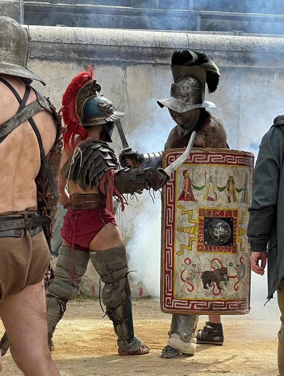 ArenesNimes_off's tweet photo. Personne ne sait quel gladiateur va gagner ! ⚔️
Dans #HadrienlaGuerredesPictes, les combats ne sont pas chorégraphiés, donc… SURPRISE ! 😉 

Vous ne le saurez que les 6, 7 et 8 mai !

👉 Billets disponibles sur https://t.co/4huWLFFFkD 

Crédit photo : Edeis https://t.co/wSFK3g6Jw5