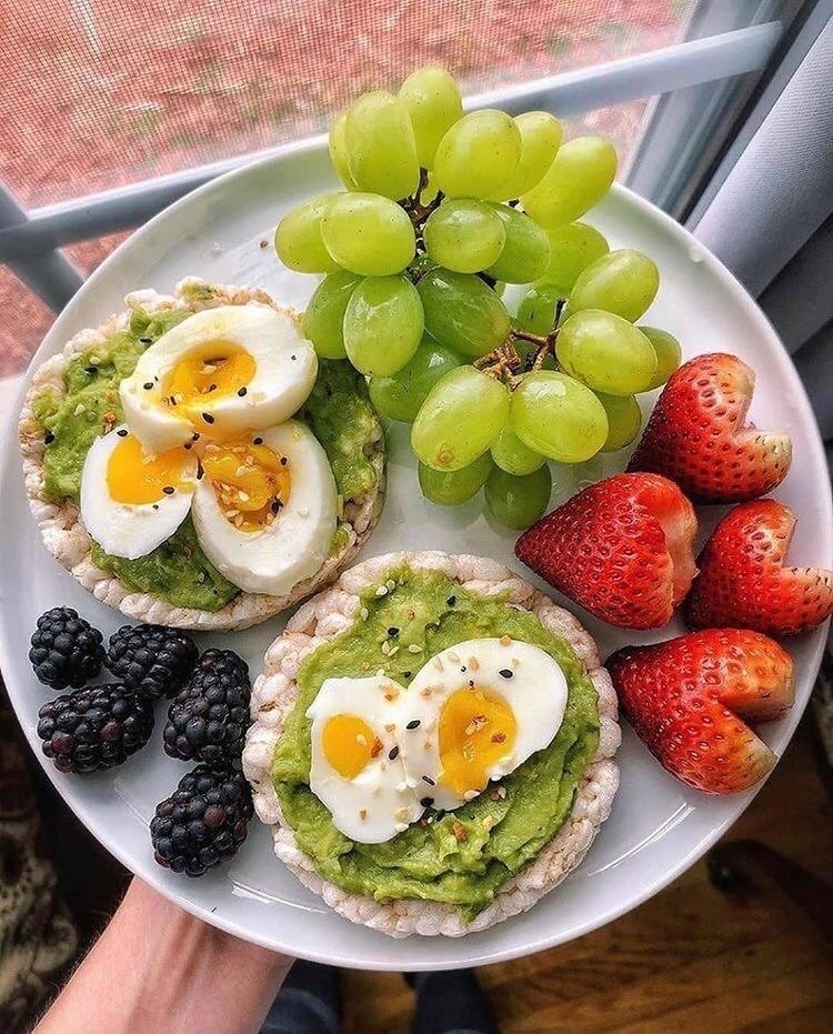 Theseredapples's tweet photo. Healthy quick meal.  Grapes, Blackberries, Strawberries, Avacado &amp; Eggs on Pita bread or toast. https://t.co/XxtJQy7fnd