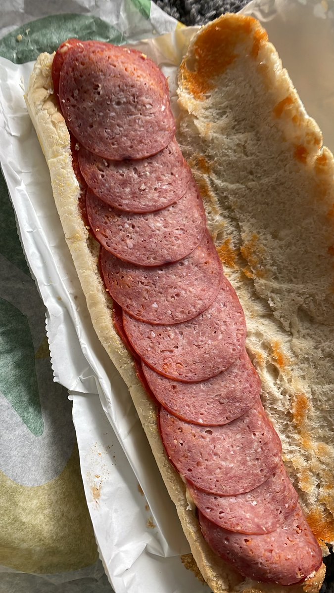 magicgaming1988's tweet photo. @ubereats_uk  hi just a quick one think it’s disgraceful you won’t give me a refund when this wasn’t even what I ordered any help would be appreciated as I don’t think it’s fair @SUBWAY mess my order up now I have nothing to eat and no refund https://t.co/PLVSufMdPe